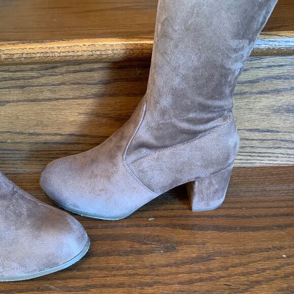 NWOT Forever Life-30 Taupe Suede Pull On-Chunky Heel High Boots - SIZE 8 - Picture 4 of 10